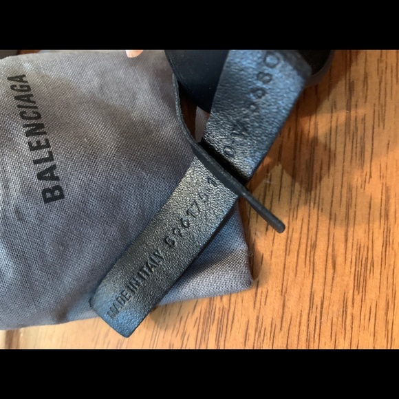 Calfskin black and gold Balenciaga logo bracelet - Picture 3 of 6